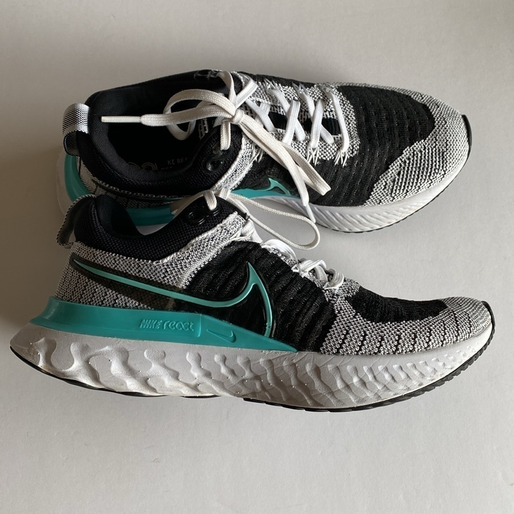 Nike Flyknit react sneaker shoes women’s 6.5 barely worn - Picture 3 of 10